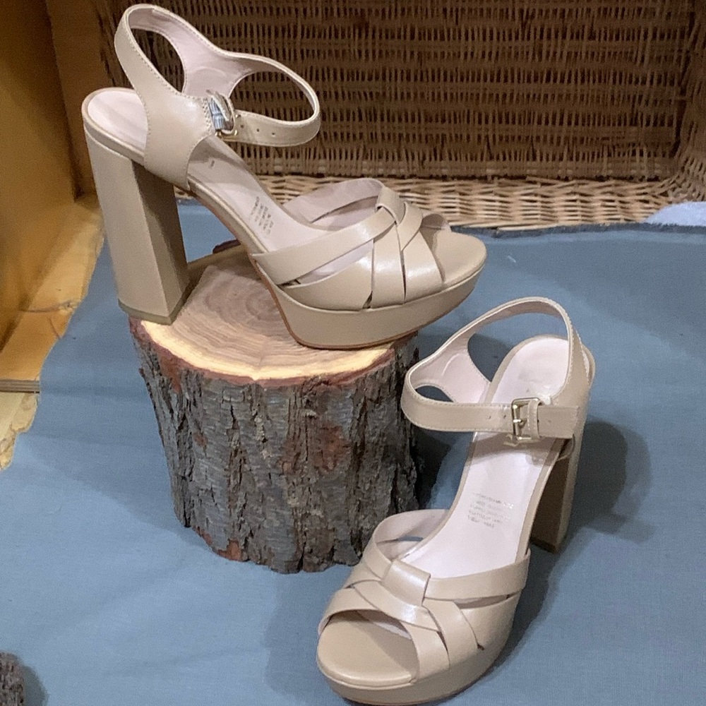 Felipe Riviera Tan Heels. Size 7”